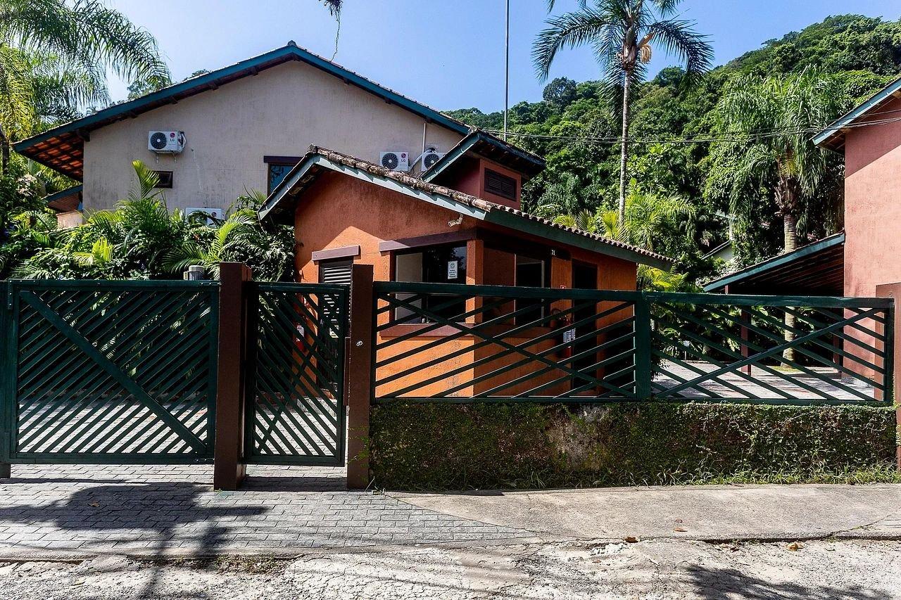 Casa com varanda e churrasqueira em São Sebastião — 4-Star Luxury Hotel in Sao Sebastiao, Brasil