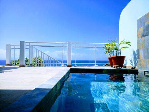 Aux Colibris Amoureux : loft de standing avec vue mer in Grand-Bourg, Guadeloupe