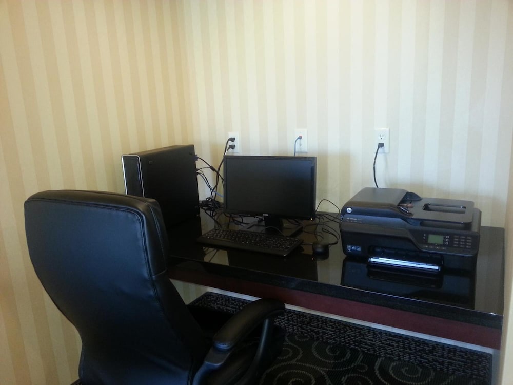 Cobblestone Inn & Suites Bloomfield - photo 41