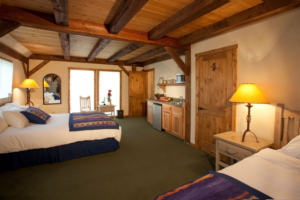 Cottam's Lodge by Alpine Village Suites - photo 10