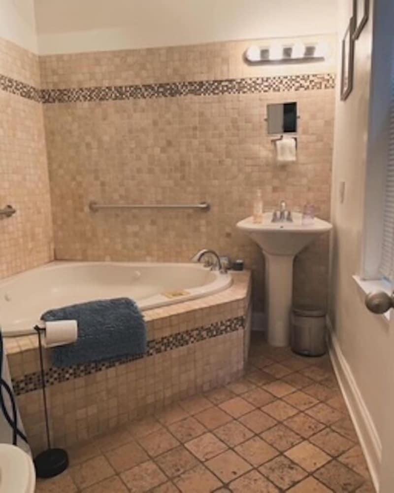 Ray's Bucktown B&B - photo 38