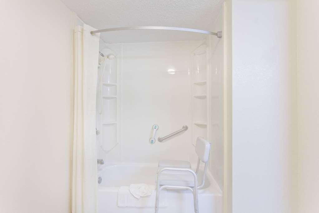 Super 8 by Wyndham Knoxville West Farragut - photo 11