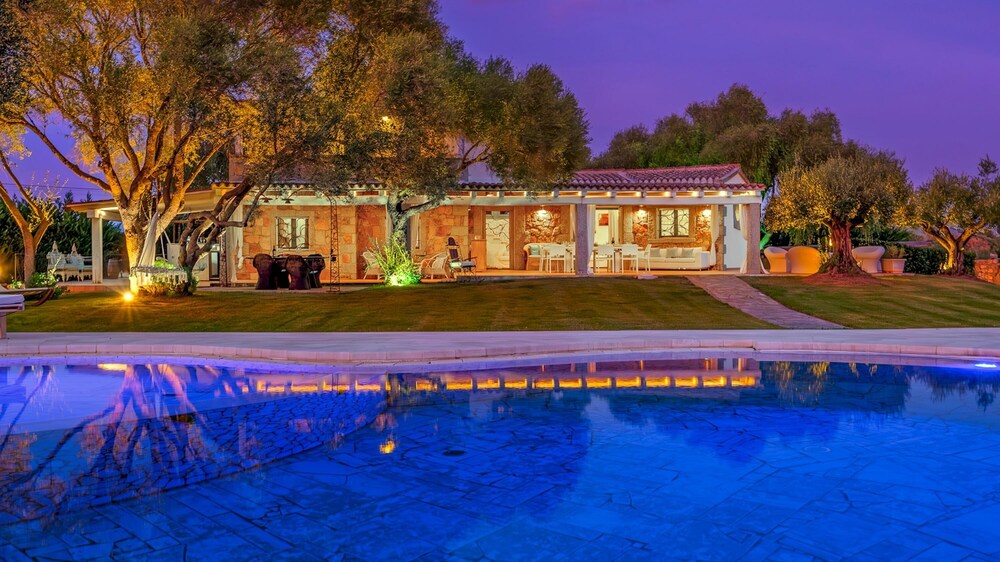 Villa Typha 10 Emma Villas — 4-Star Luxury Hotel in Arzachena, Italy