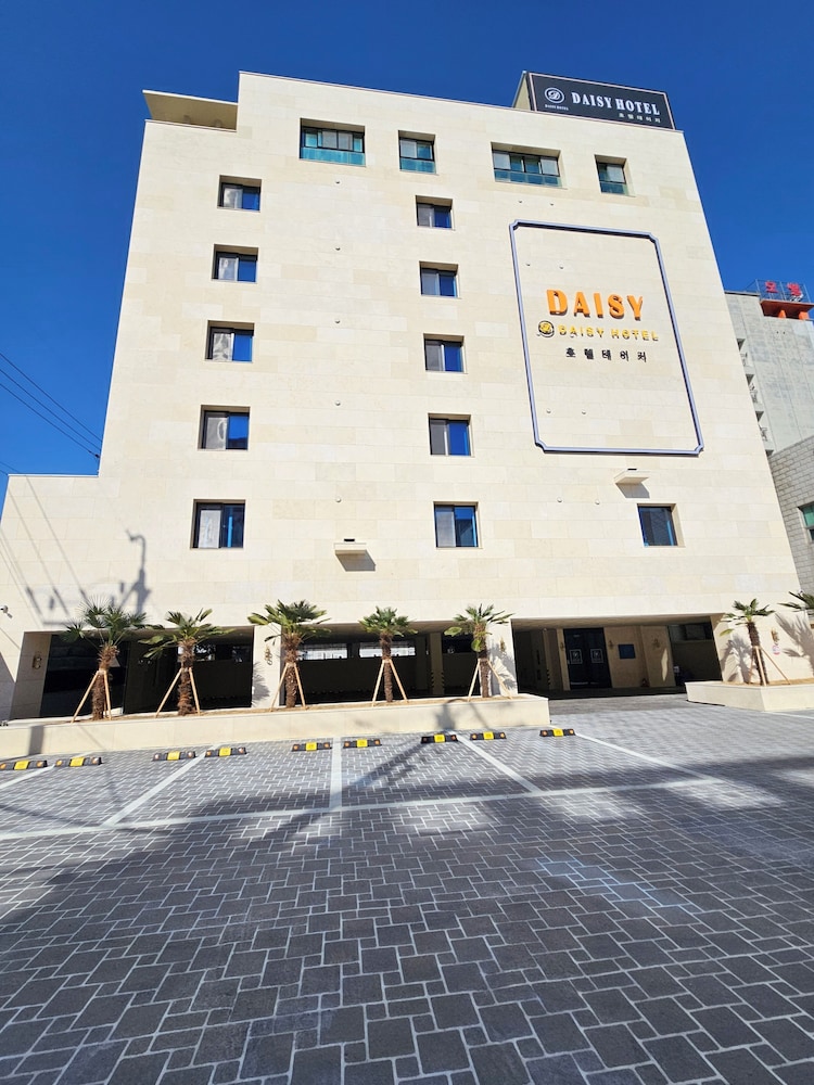 Daisy Hotel in Kosong, South Korea