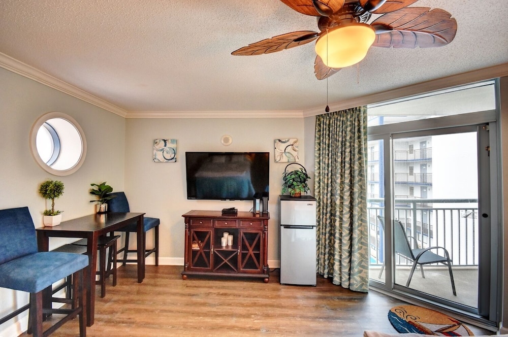 Grand Atlantic Resort 601 Efficiency Studio Bedroom Condo by RedAwning - photo 5
