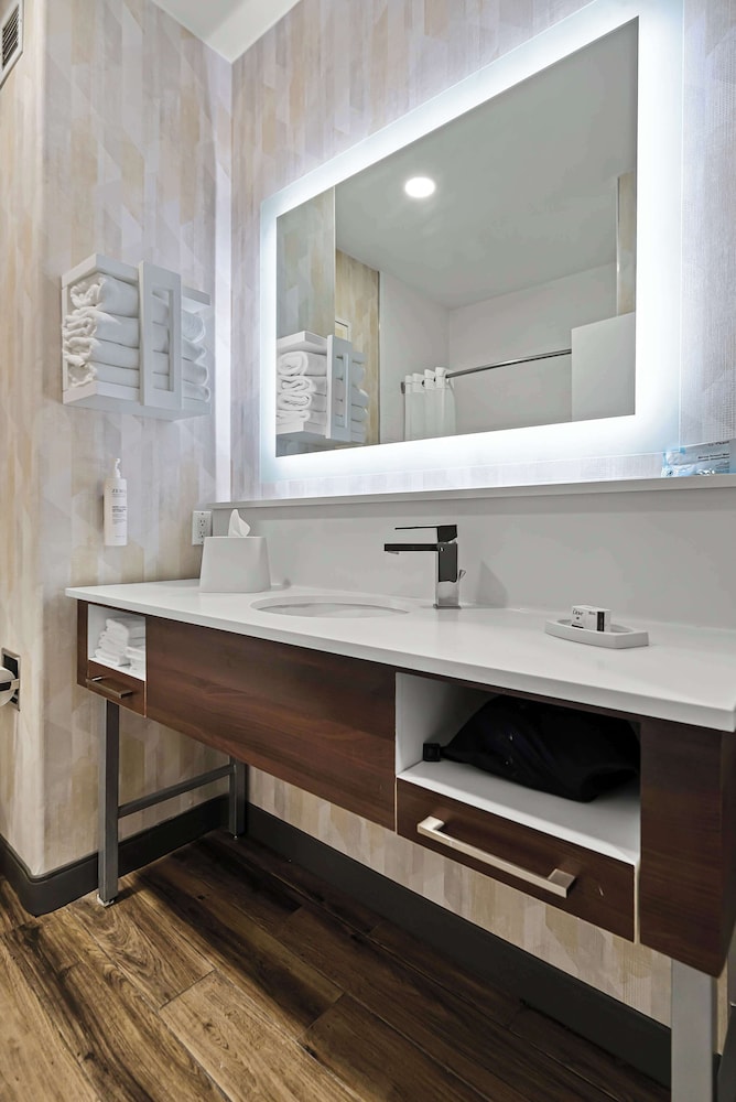 Hampton Inn Seguin - photo 35