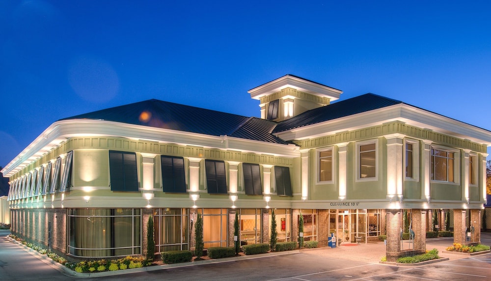 Town & Country Inn and Suites — hotel in Charleston