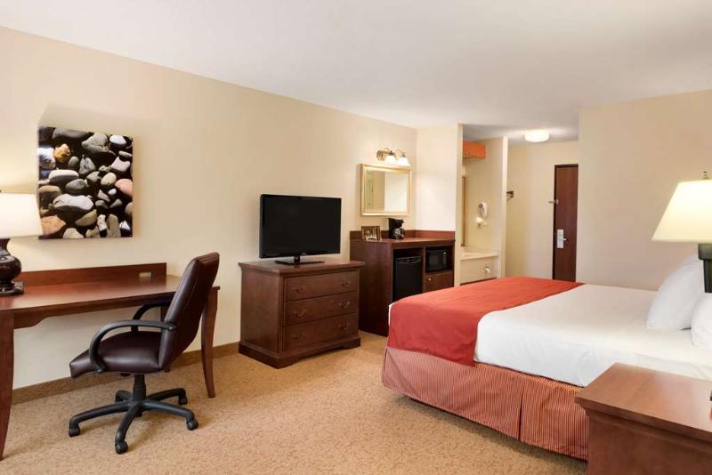 Country Inn & Suites by Radisson Cedar Rapids Airport IA - photo 17
