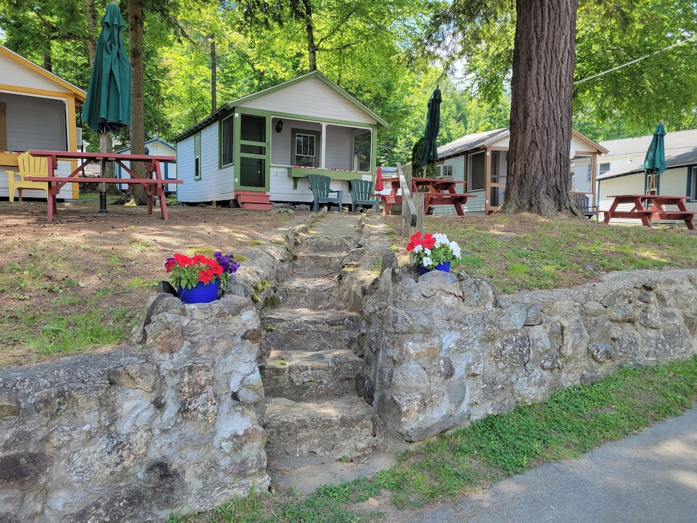Weirs Beach Motel and Cottages - photo 54