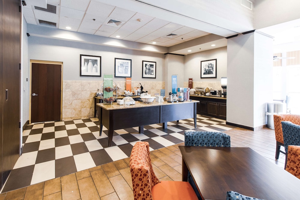 Hampton Inn & Suites Huntsville Hampton Cove - photo 32