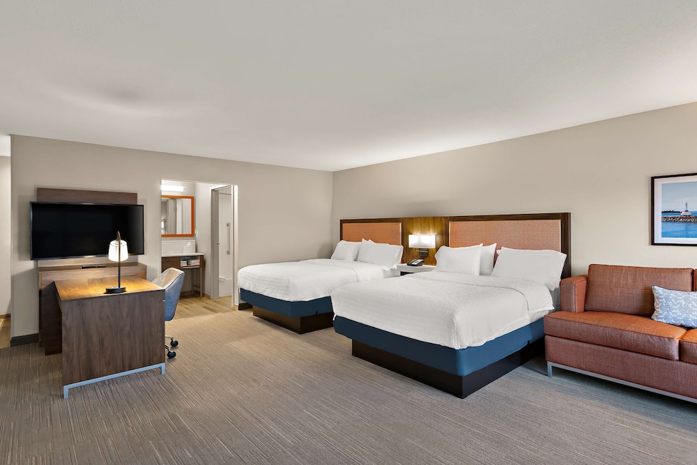 Hampton Inn & Suites by Hilton Petoskey - photo 20