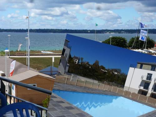 Au Gre Des Vagues Vue Mer Wifi Piscine Chauffee in Concarneau, France