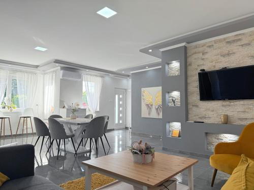 Aranyszárny Apartman — 4-Star Luxury Hotel in Gyula, Hungary