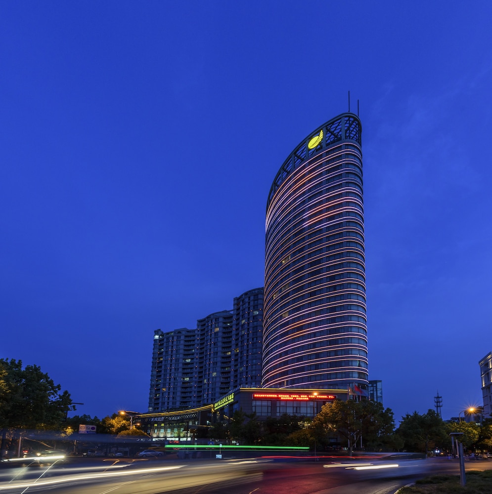 New Century Hangzhou Qiandao Lake Longting Hotel — 4-Star Luxury Hotel in Hangzhou, People's Republic of China