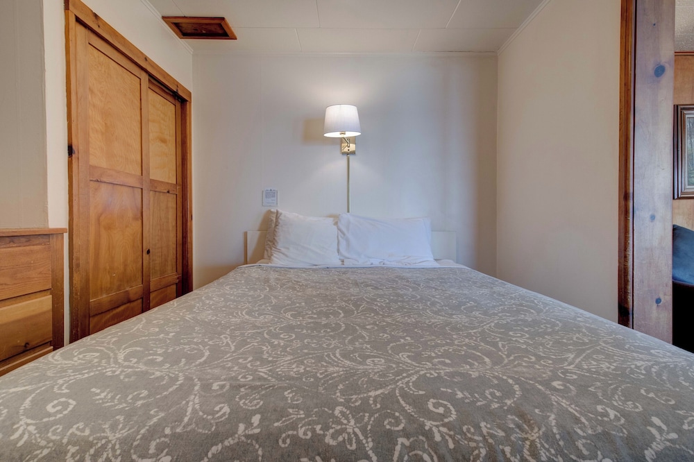Ester Lee Oceanview Inn - photo 35