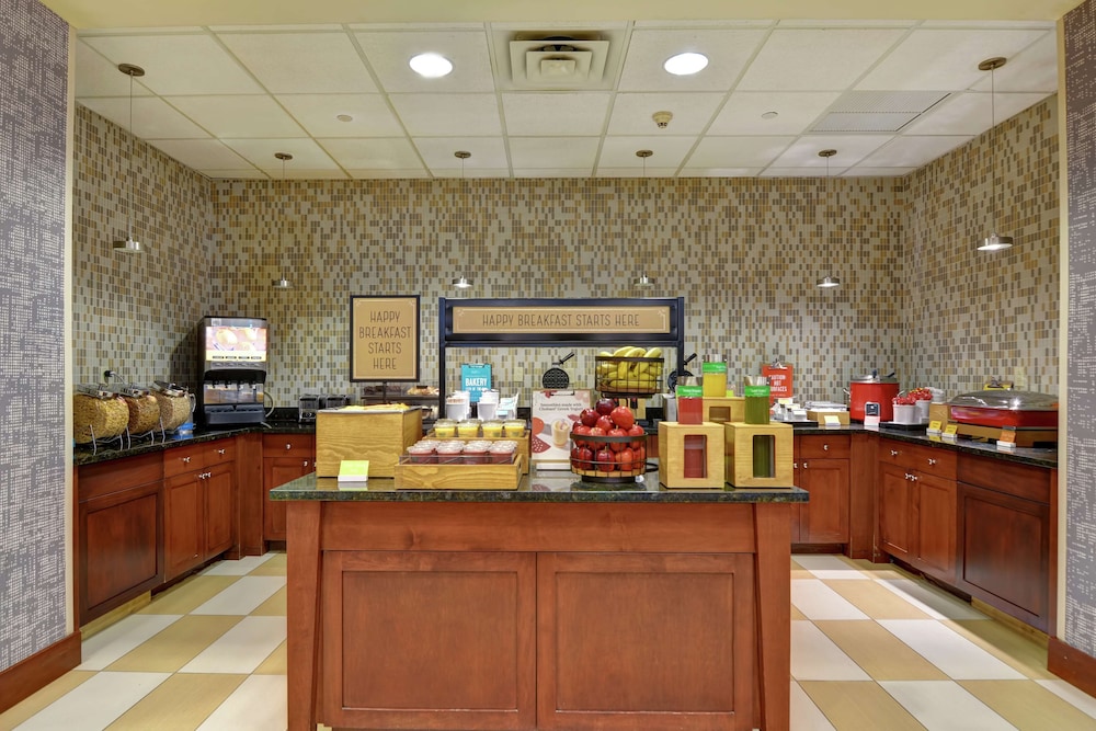 Hampton Inn & Suites Newark Harrison Riverwalk - photo 29