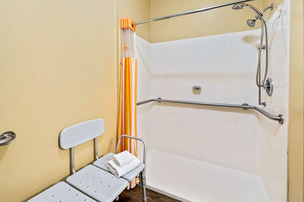 La Quinta Inn & Suites by Wyndham Logan - photo 12
