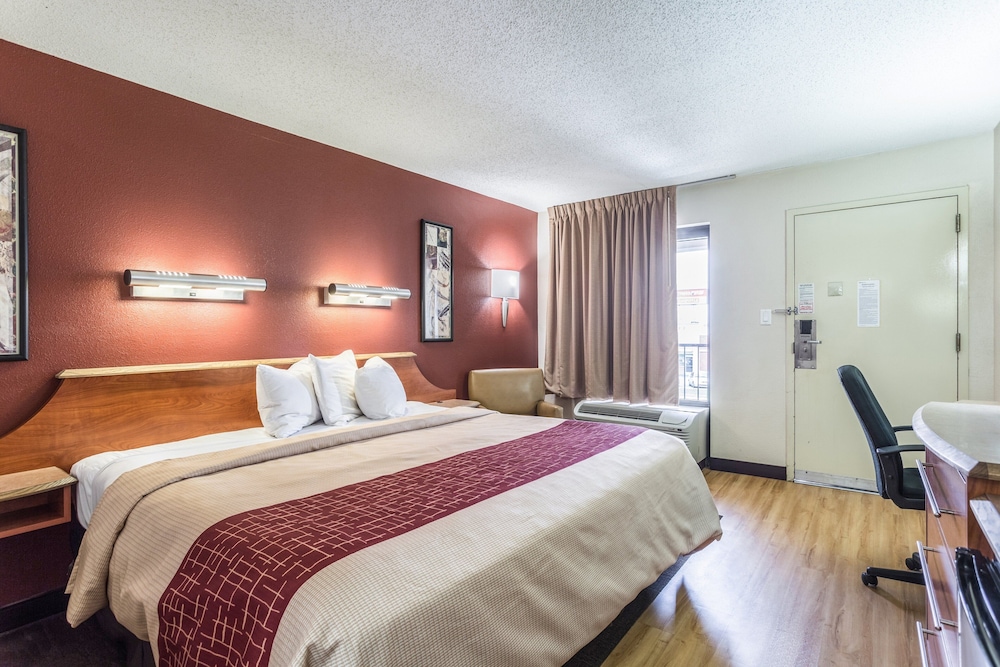 Red Roof Inn Bowling Green - photo 4