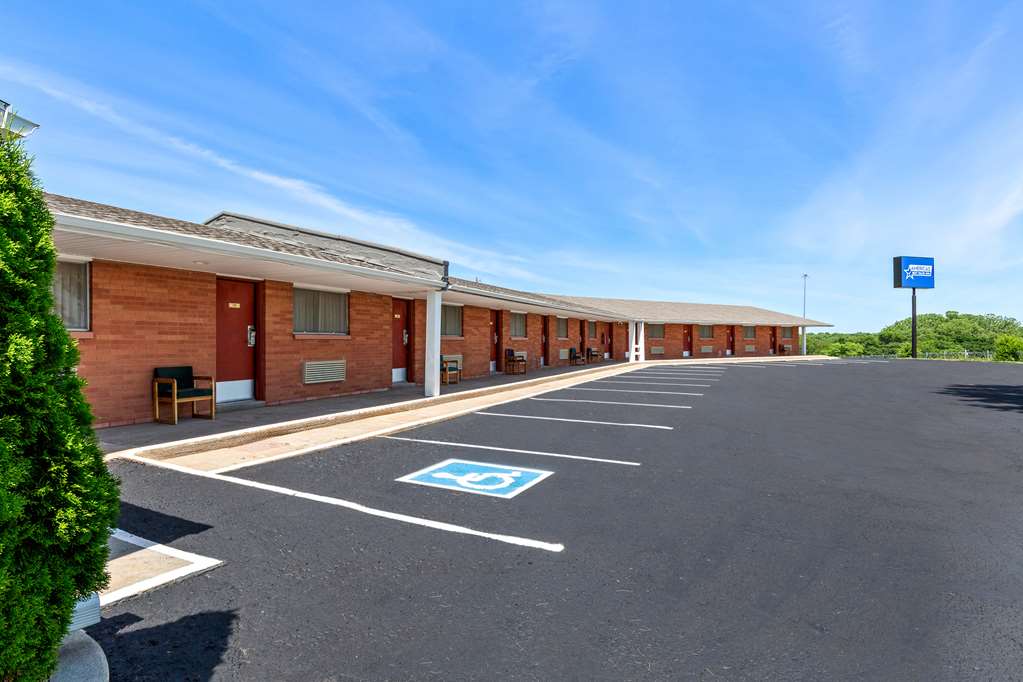 Americas Best Value Inn Belleville - photo 3