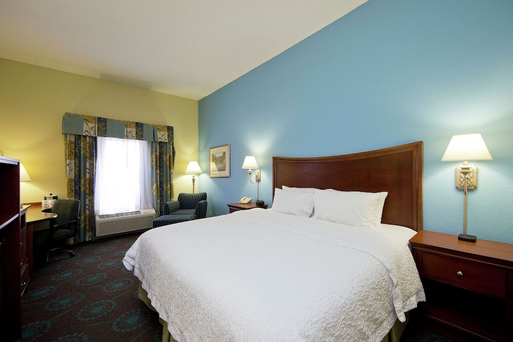 Hampton Inn Martinsburg South Inwood - photo 17