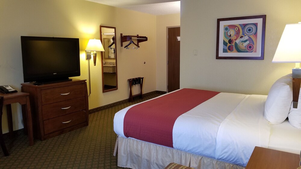 Red River Inn & Suites Fargo - photo 7