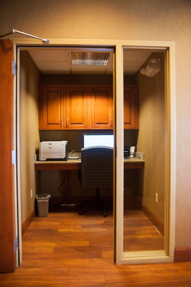 Hampton Inn Mountain Home - photo 13