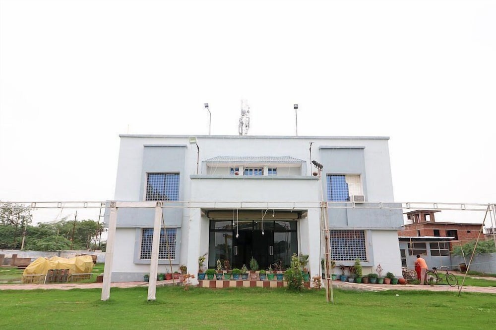 Temple View Palace Hotel and Garden in Rajnagar, India