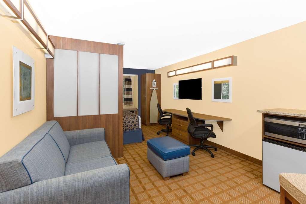 Microtel Inn & Suites by Wyndham Kearney - photo 12