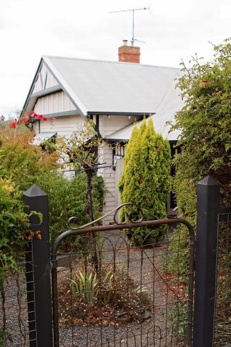 Borough Country House — 4-Star Luxury Hotel in Korumburra, Australia