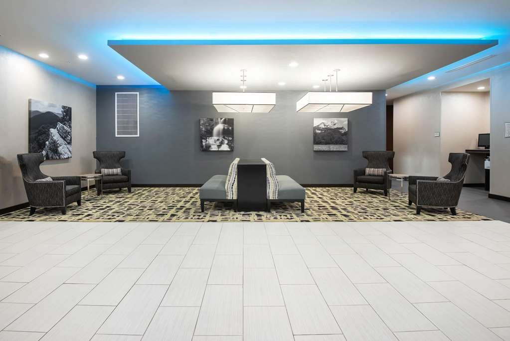 La Quinta Inn & Suites by Wyndham Morgantown - photo 7
