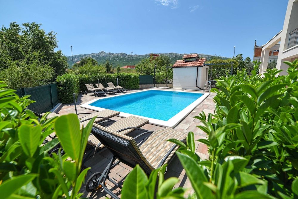 Villa Bender — 4-Star Luxury Hotel in Dugopolje, Croatia