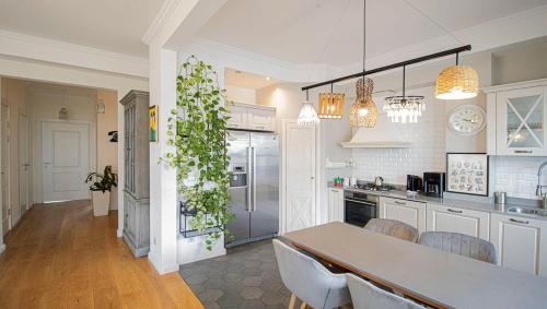 Superior 2BR Apartment In Vake By Wehost