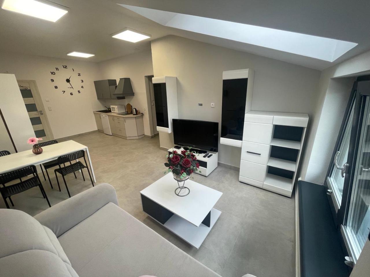 Apartament I w Centrum Winda 50 metrów od Starego Rynku — 4-Star Luxury Hotel in Koscierzyna, Poland