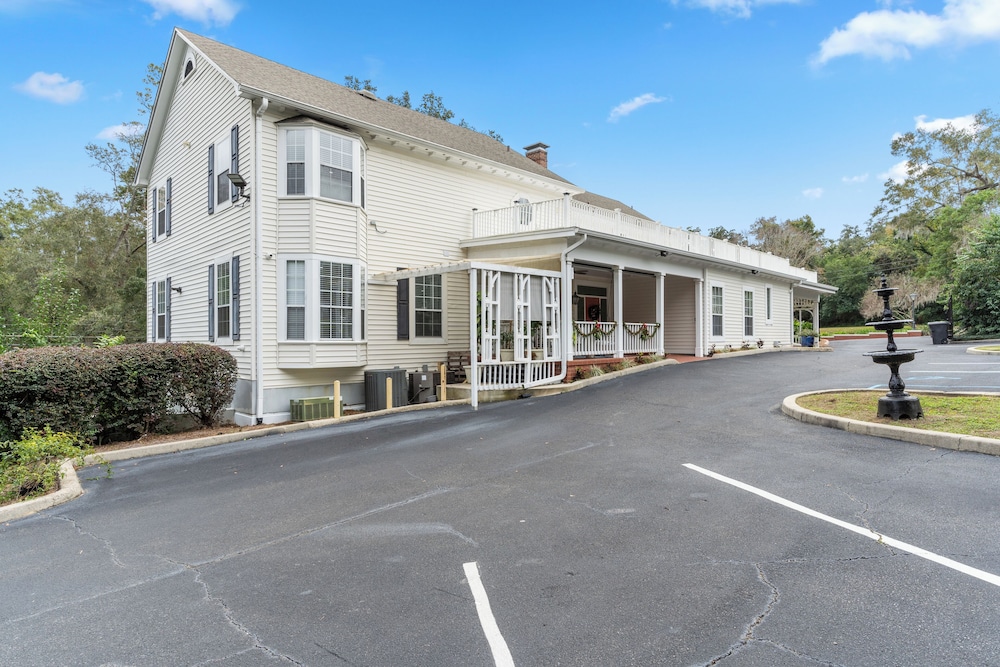 The Capitol Inn Tallahassee - photo 90