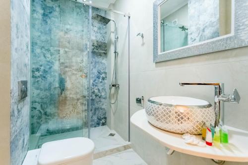 The Grand Apartment l