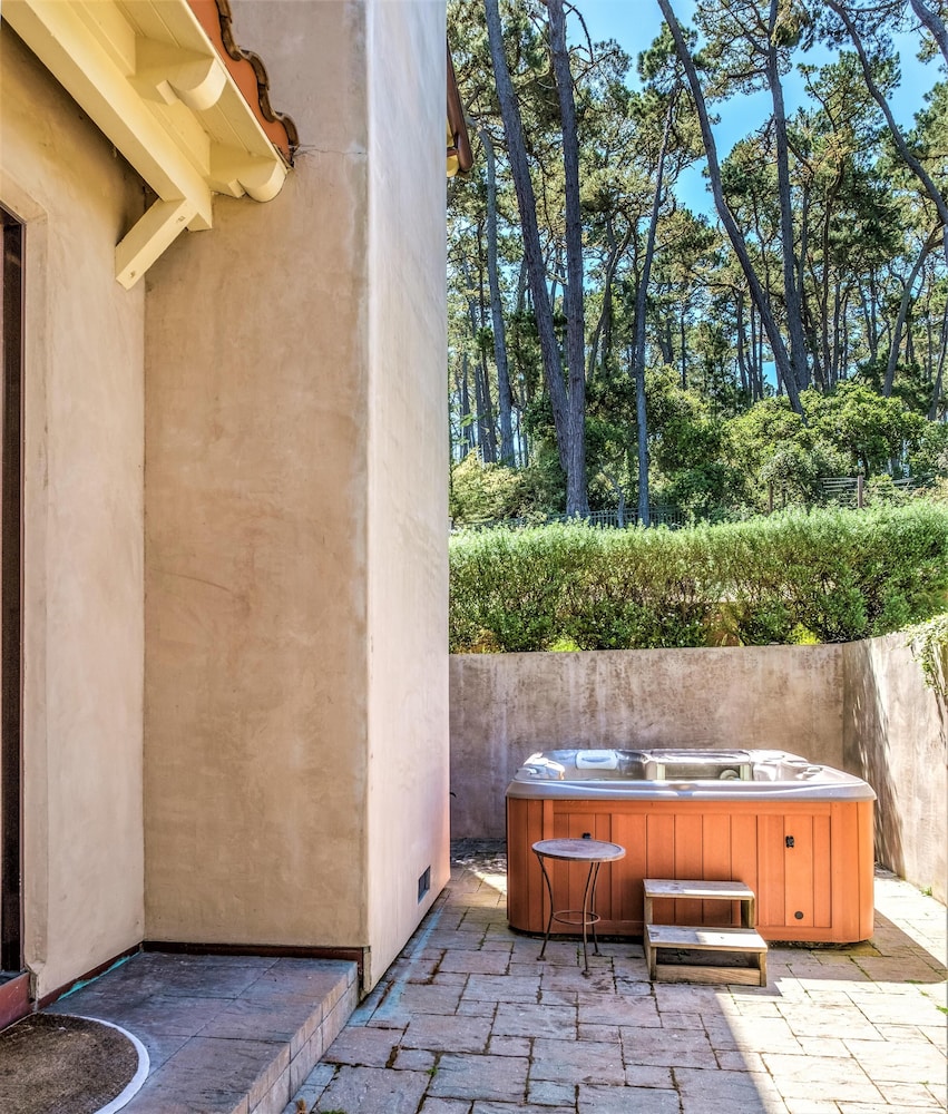 Pebble Beach Golfer Retreat in Monterey, United States