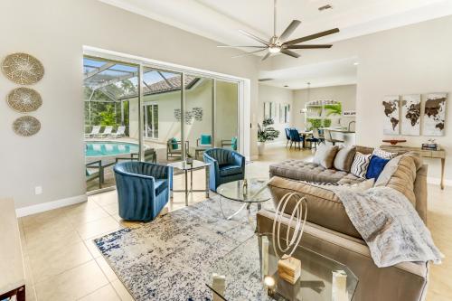 Modern home w screened pool hot tub & comm amenities — 4-Star Luxury Hotel in Naples, United States