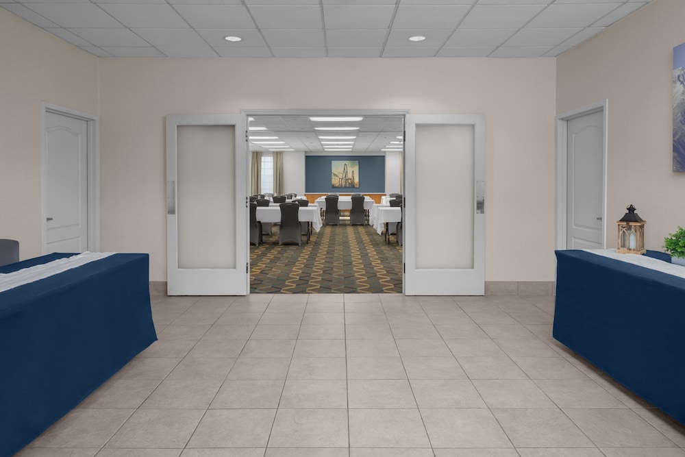 Residence Inn By Marriott Santa Clarita Valencia - photo 37