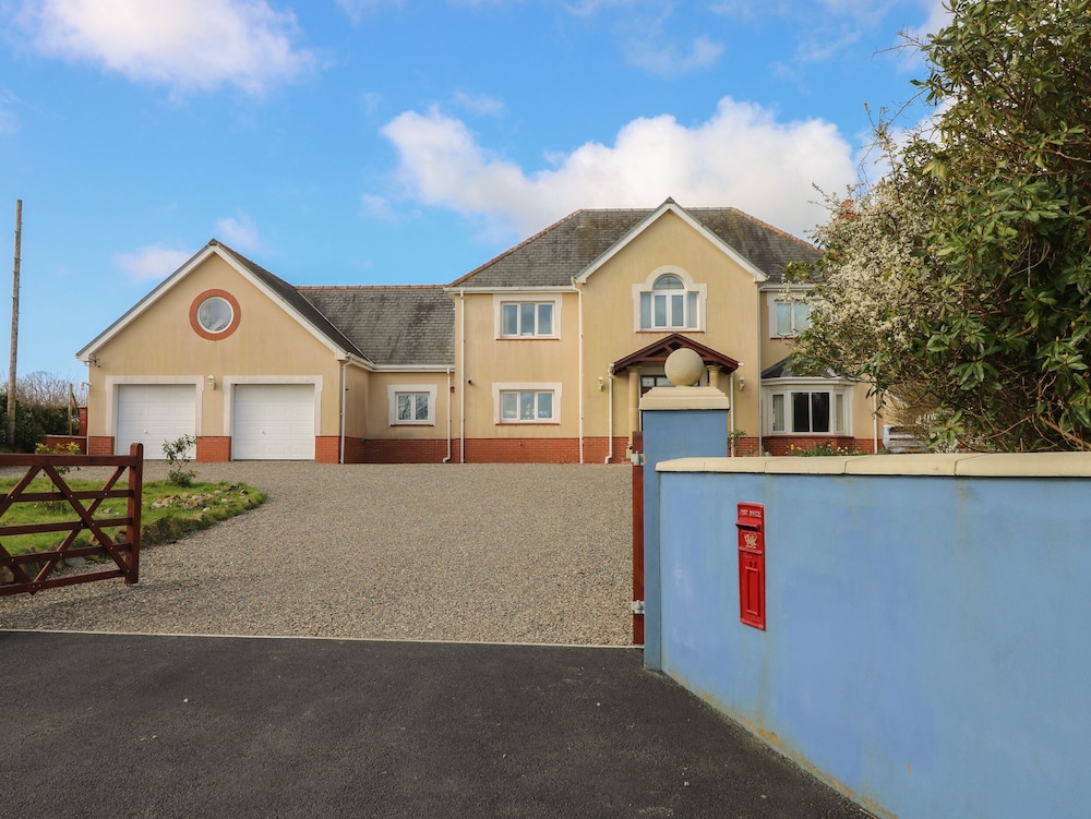 Meadow Croft — 4-Star Luxury Hotel in Haverfordwest, United Kingdom