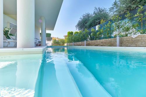 Apartmentsgarda Le Terrazze Del Garda Residence — 4-Star Luxury Hotel in Lazise, Italy
