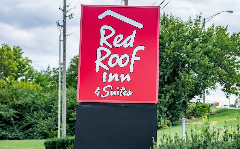 Red Roof Inn & Suites Indianapolis Airport - photo 47