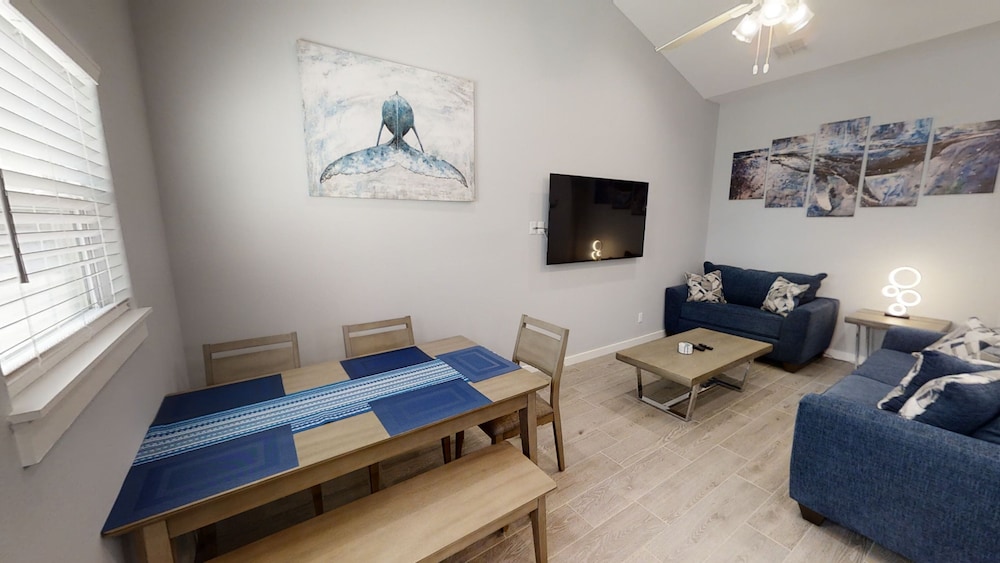 Whale Hello There 15113 in Corpus Christi, United States