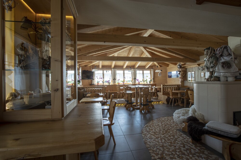 Hotel Aurora Compet — hotel in Levico Terme