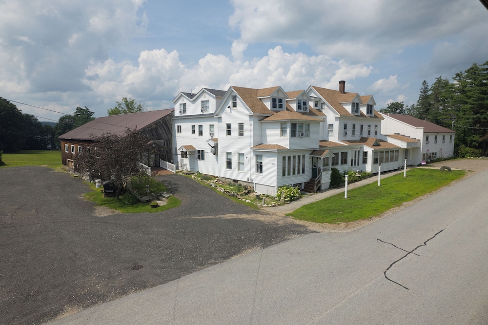 Lake Shore Farm Inn - photo 58