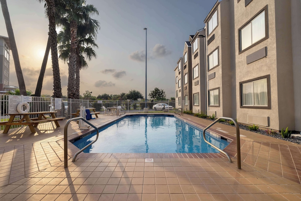 Motel 6 McAllen TX East - photo 28