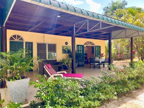 Akka in Unknown City, Suriname