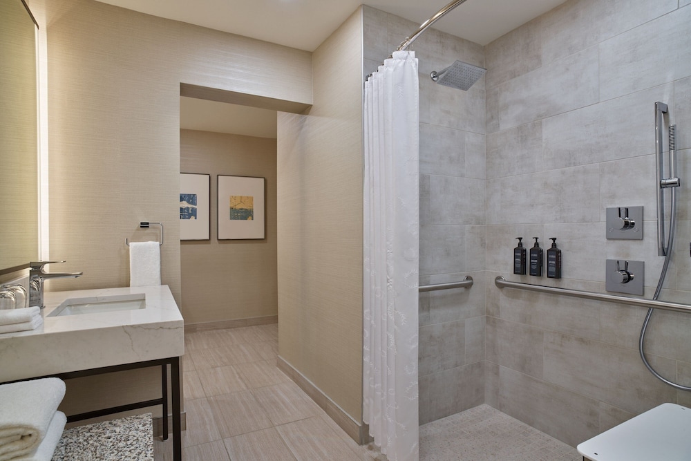 Sheraton Kansas City Hotel at Crown Center - photo 12