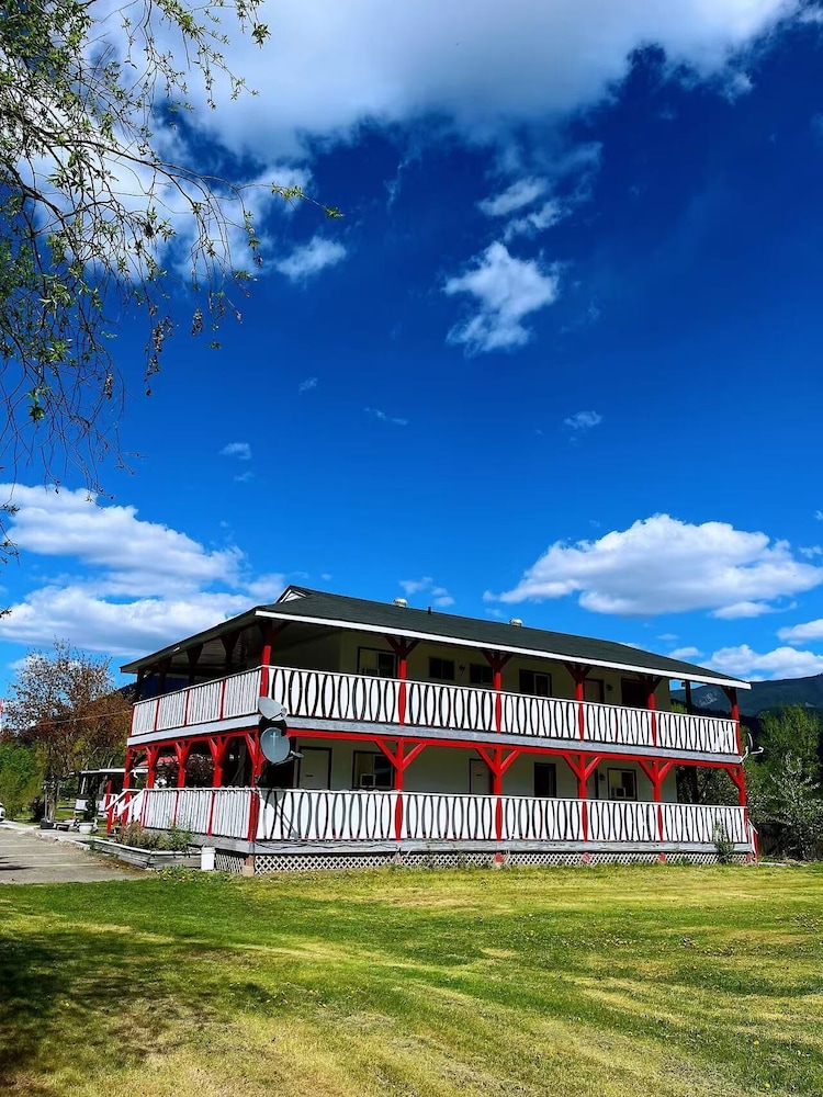 Rivermount Motel - carbon neutral hotel in Unknown City