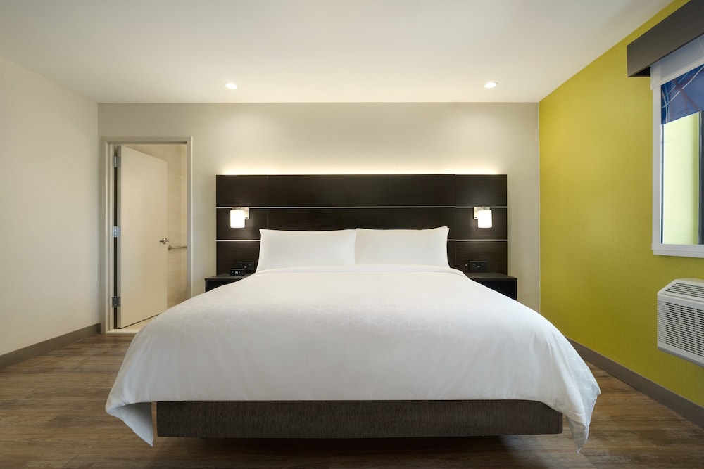 Holiday Inn Express Jamaica JFK AirTrain NYC by IHG - photo 10