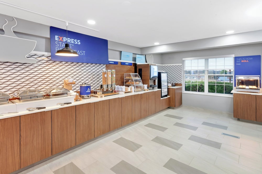 Holiday Inn Express & Suites Port Washington by IHG - photo 45